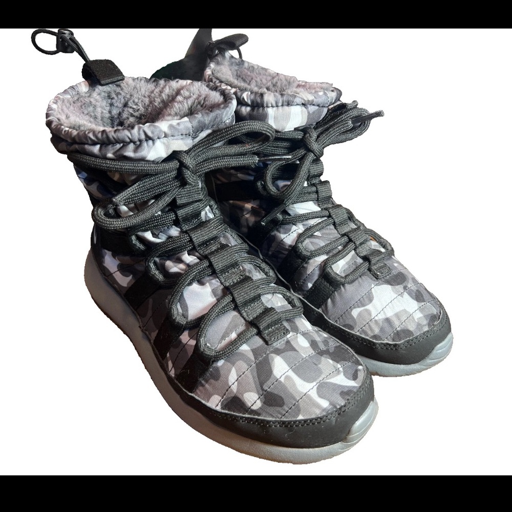 Nike Roshe One W 7 Black Gray Camo Camouflage Lightweight Winter Snow Boots